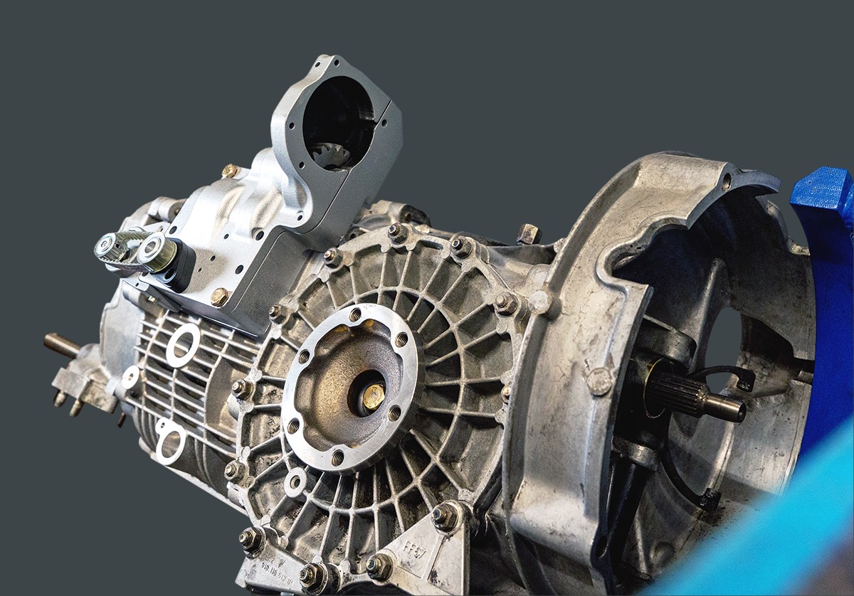 Original Getriebe des Porsche 911 (Ur-Elfer) mit Aufsatz für das E-Getriebe